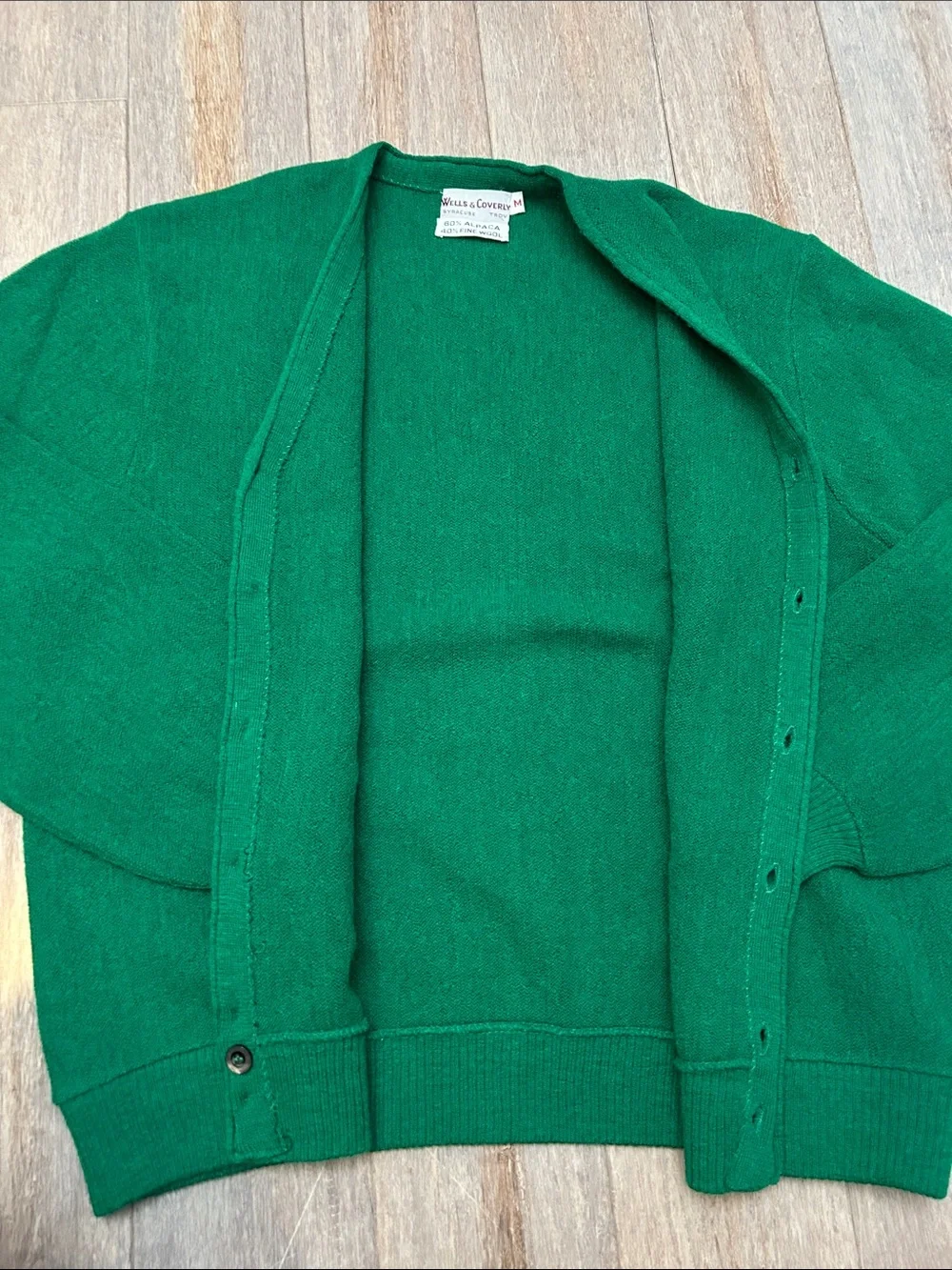VTG Wells & Coverly Wool Alpaca Classic Green V-Neck Button Cardigan Sweater M